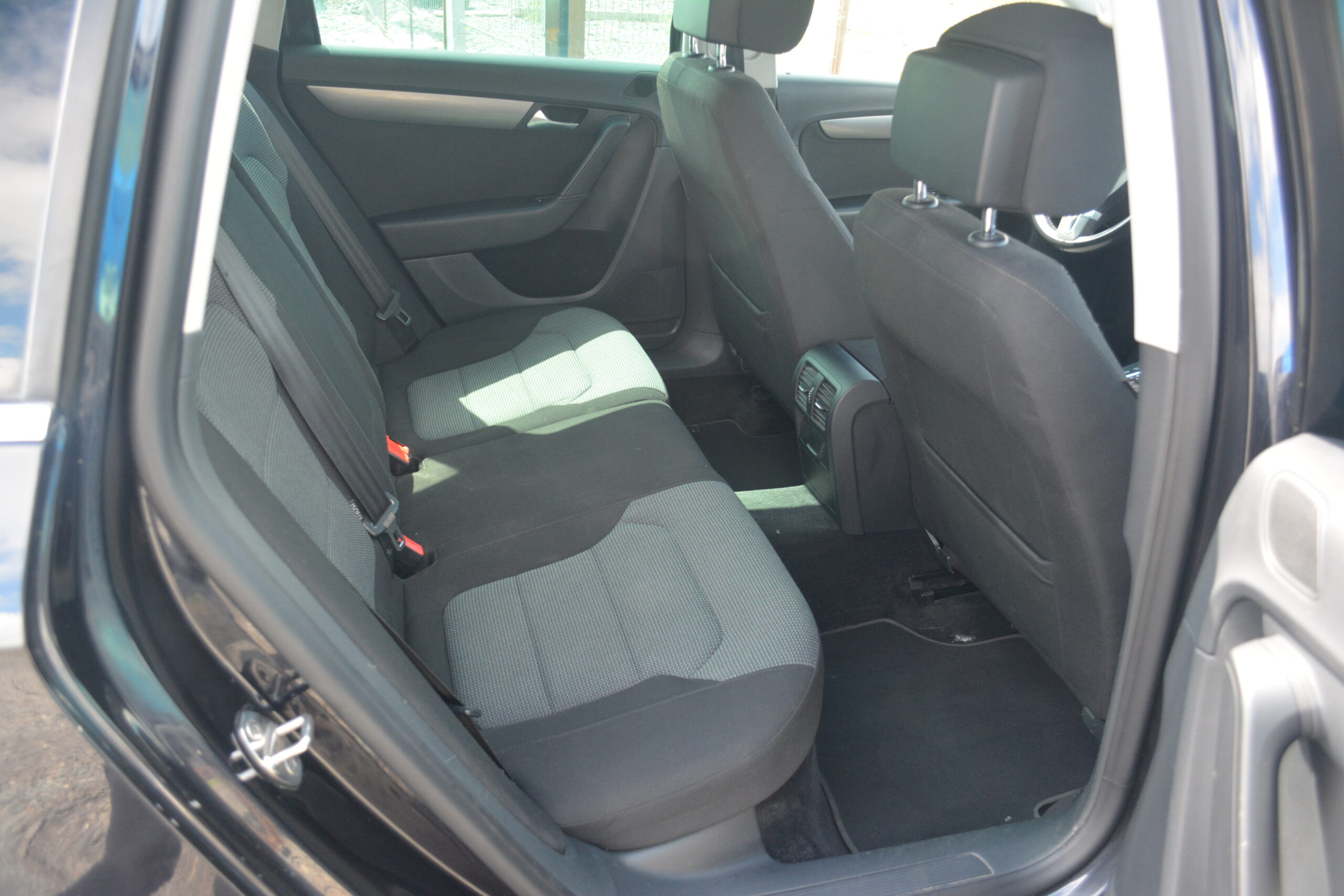 
								Volkswagen Passat B7 full									