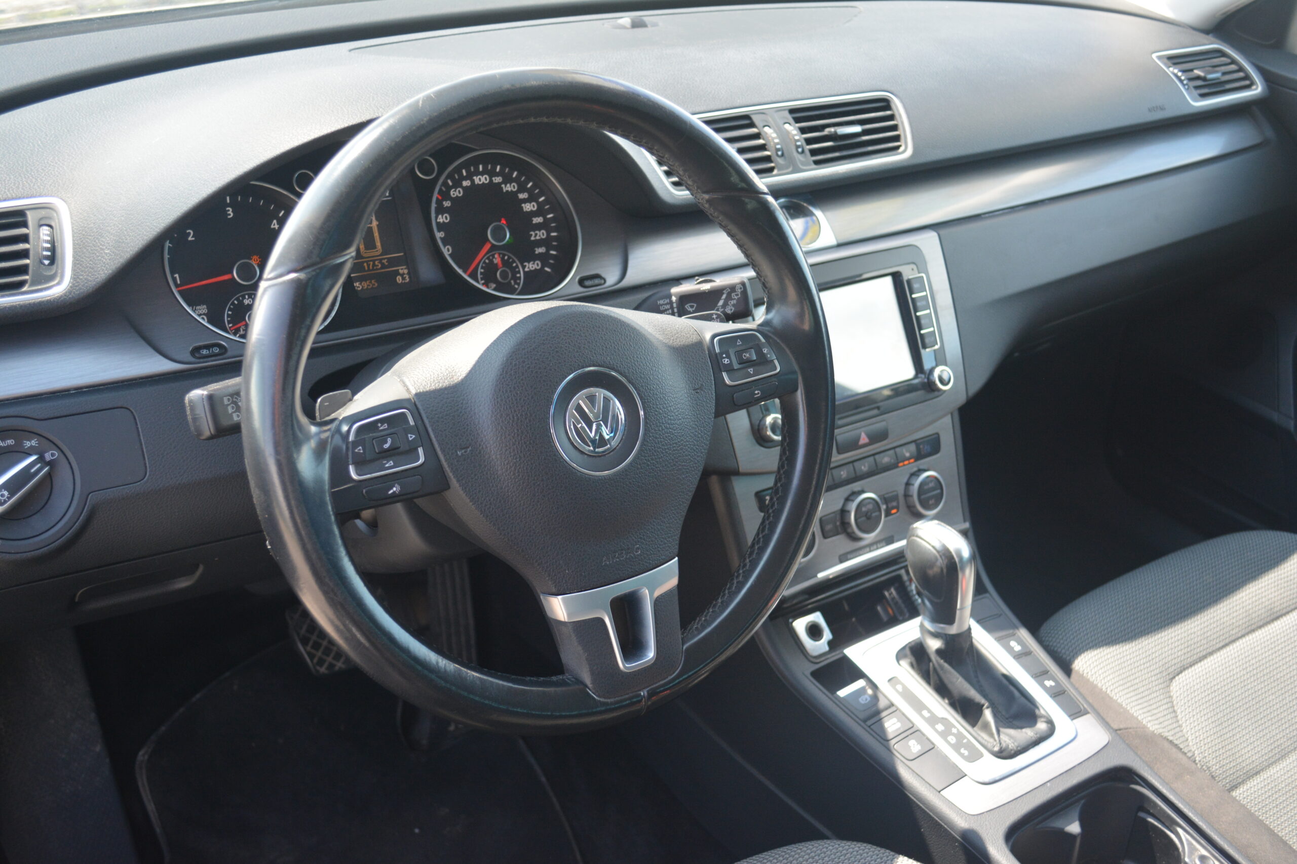
								Volkswagen Passat B7 full									